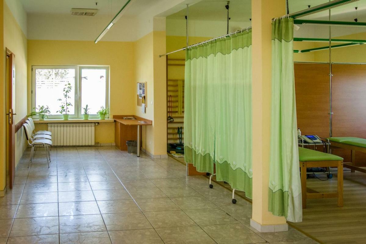 Hotel Dom Turysty Salus Sandoměř Exteriér fotografie